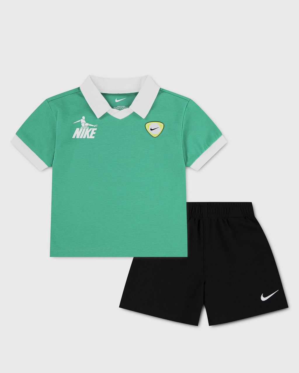 NIKE COMPLETO BIMBO