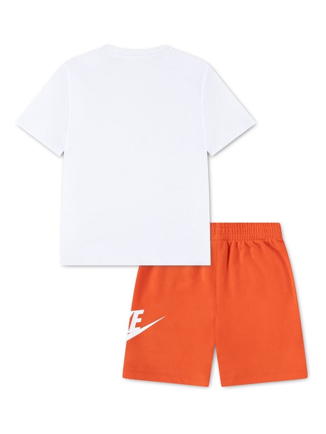 NIKE COMPLETO BIMBO