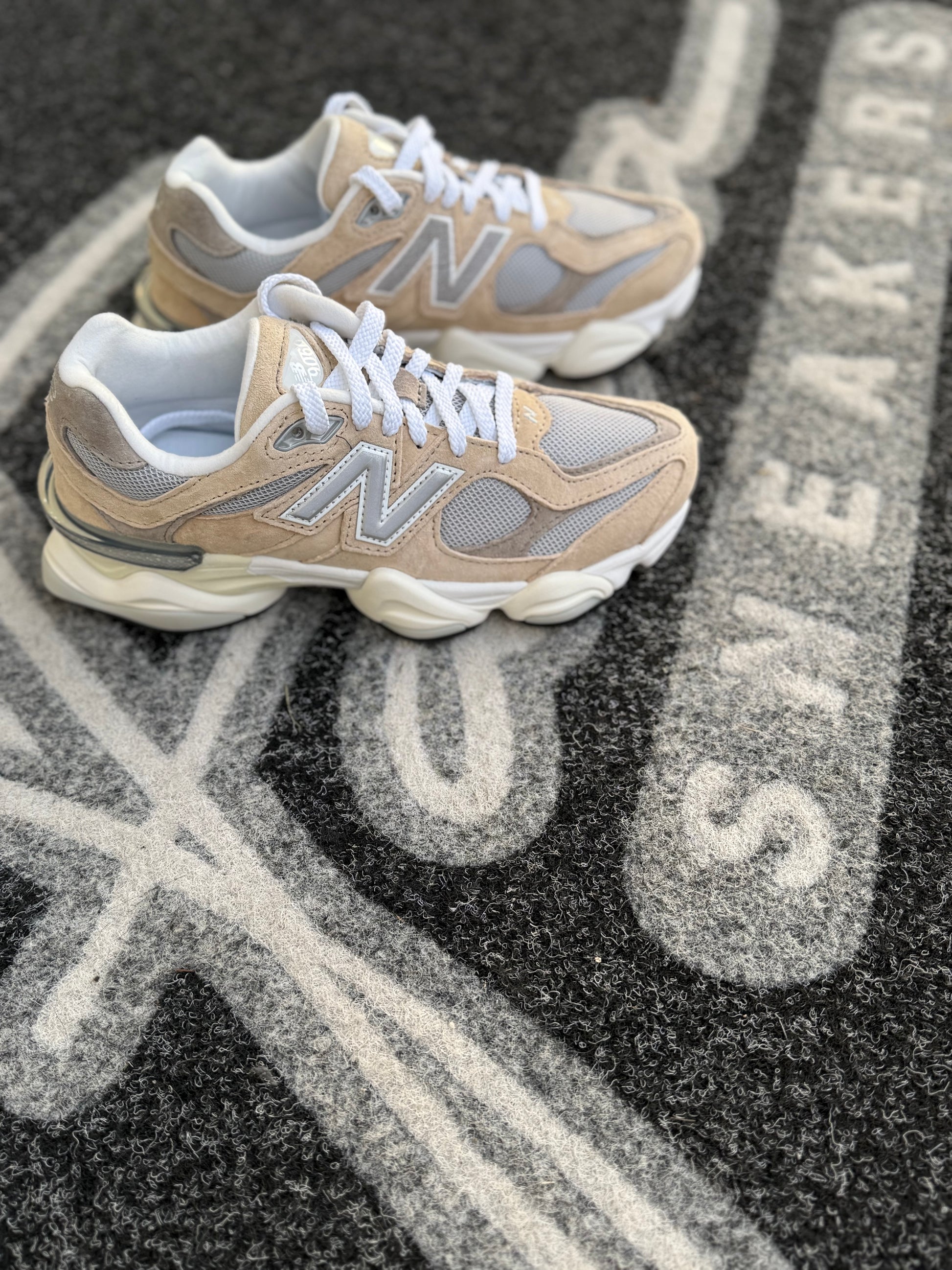NEW BALANCE 9060
